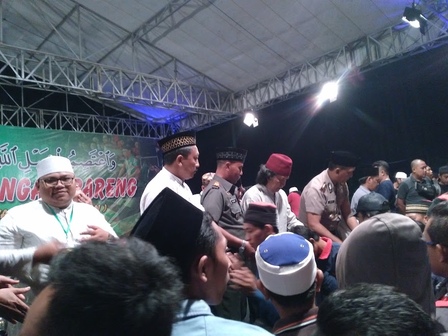 Pengalaman ‘Ngaji Bareng Cak Nun’ di Lapangan Menganti, Gresik
