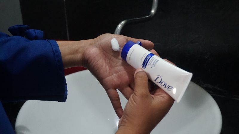 Dove Beauty Moisture Facial Foam