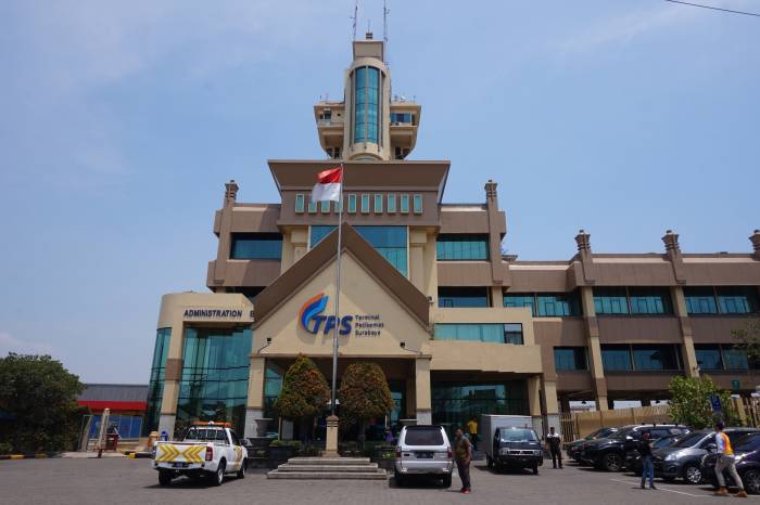 terminal-petikemas-surabaya-pelindo-3