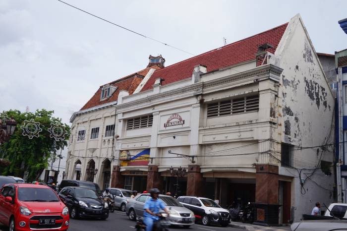 jalan-tunjungan-surabaya