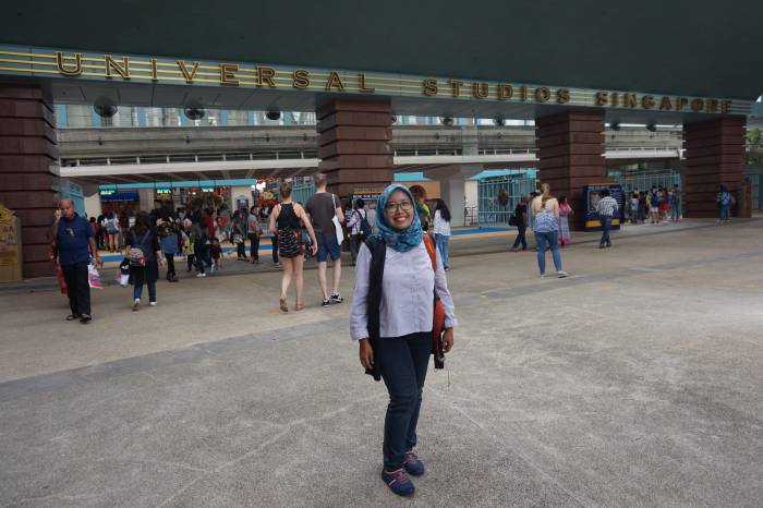 yuniari-nukti-di-universal-studio-singapore