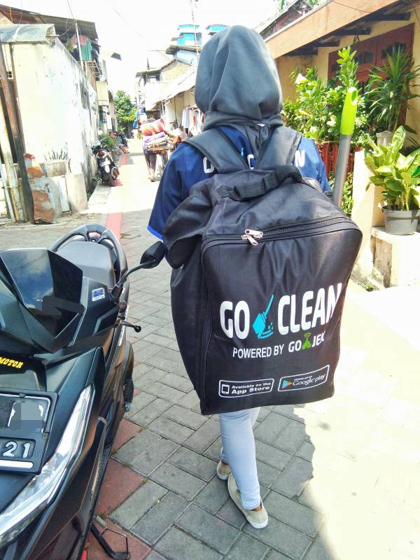 Petugas-go-life