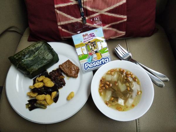 Makanan Prasmanan Kereta Api Sembrani Priority