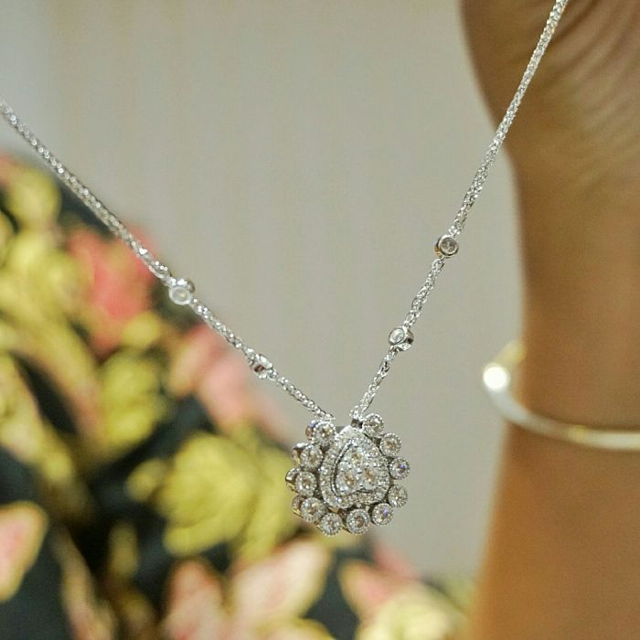 Perhiasan Collier Goldmart