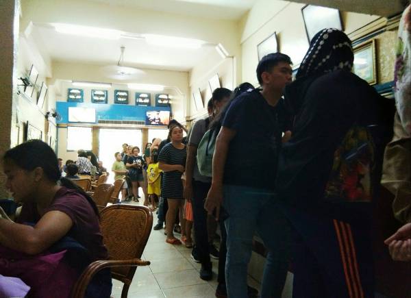 Antrian di Ragusa Es Italia Jakarta