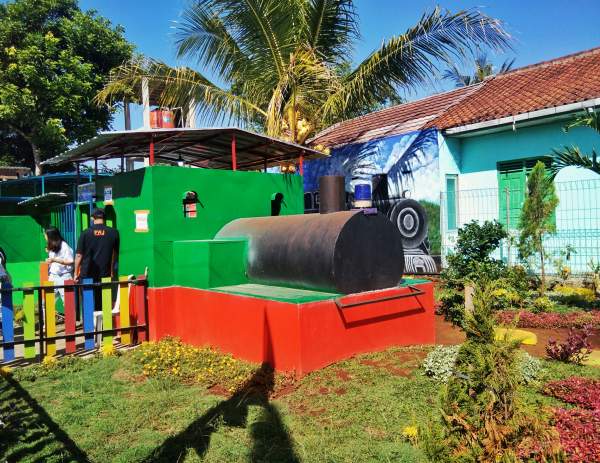 Lorong Blothong disain kereta lori di desa Kalibagor
