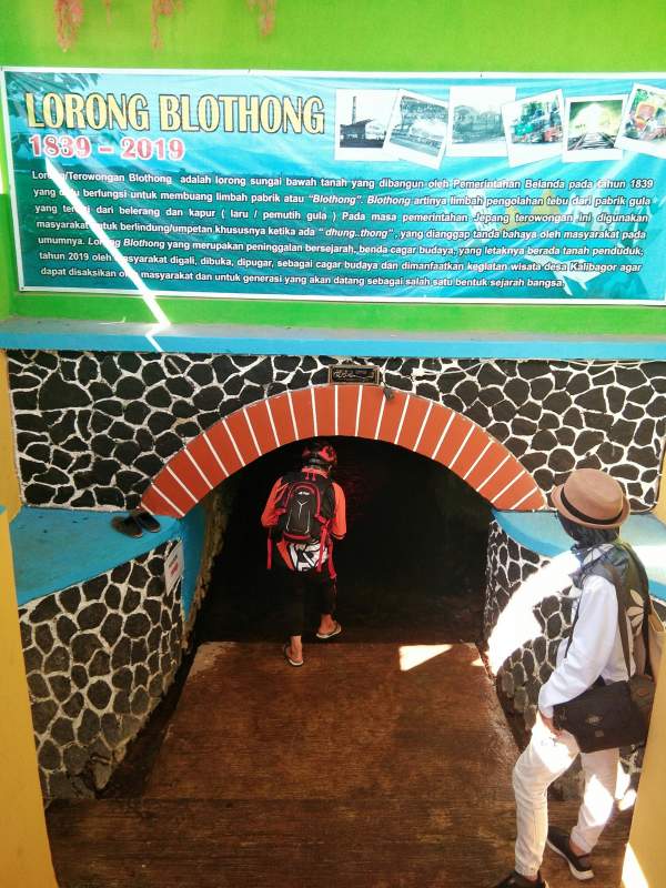 Pengunjung bersiap menyusuri lorong