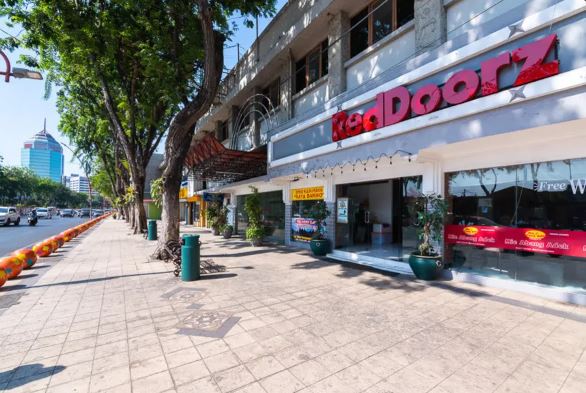 RedDoorz Hotel di Surabaya