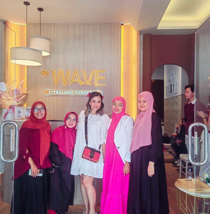 Like Meiliani Sutedja owner de WAVE Citraland Surabaya