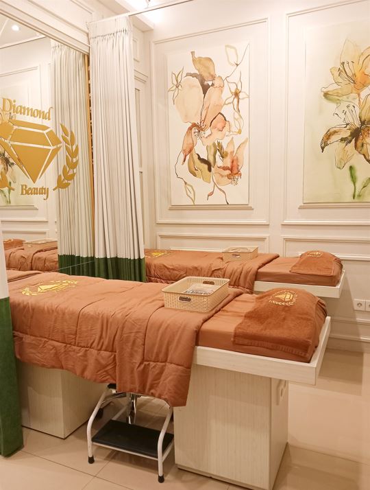 Ruang Treatment Klinik Derm Diamond Beauty Surabaya